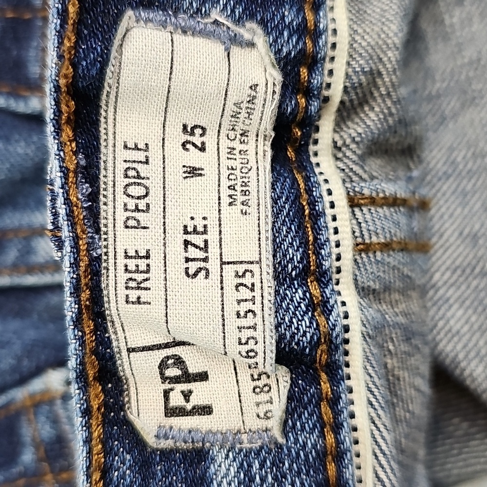 NEW FREE PEOPLE MID-RISE DISTRESSED RAW TIERED HEM FLARE LEG DENIM BLUE JEANS - Picture 9 of 12